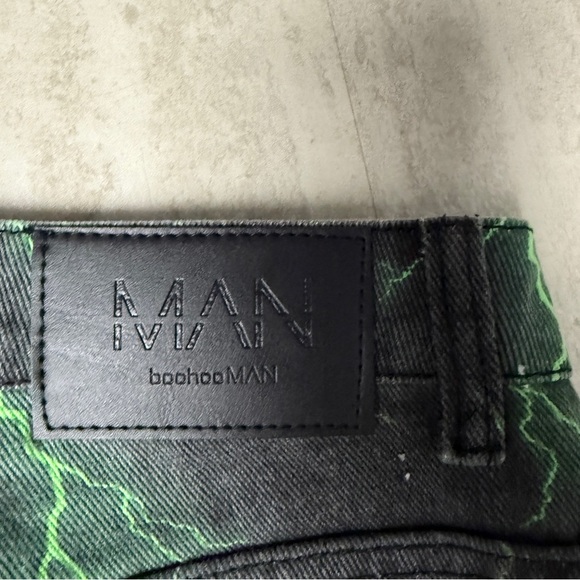 Boohoo Man jeans green lightning print jeans relaxed fit - Picture 10 of 11
